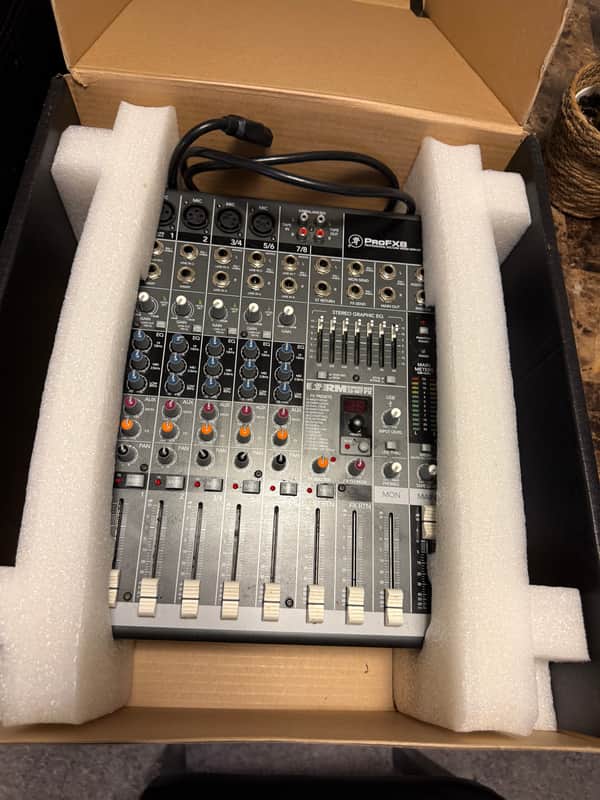 Mackie ProFX8v2 8-Channel Effects Mixer | Reverb