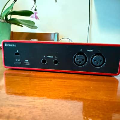 Focusrite Scarlett 2i2 (4th gen) 2025 - Red image 2