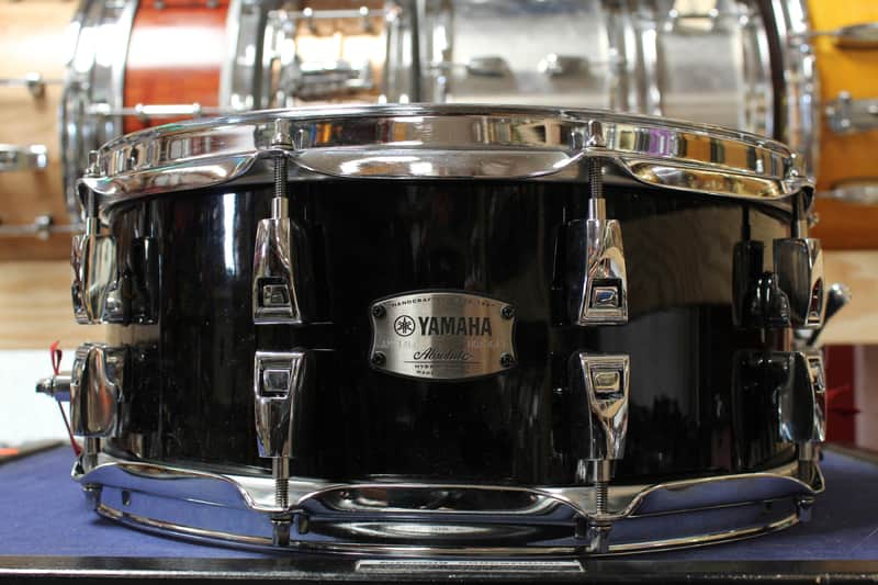 Yamaha 5.5x14 Absolute Hybrid Maple Snare Drum in Black Lacquer image 1