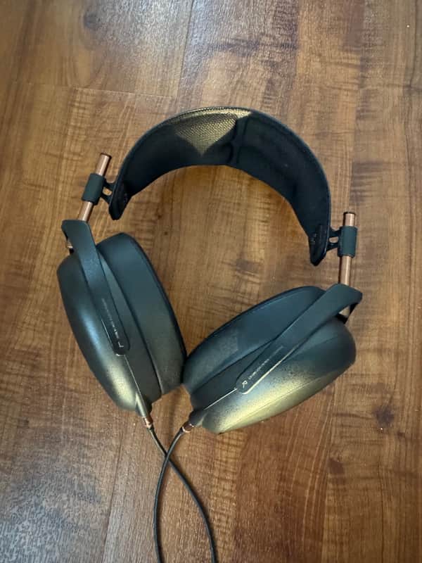 Meze Liric Closed-Back Audiophile Headphones image 1