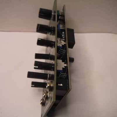 Hive Mind NyquistNightmare Modulator/Demodulator filter Mint+2025 - white/black image 9