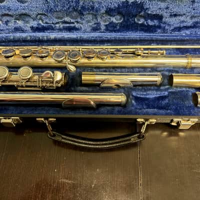 Armstrong 104 flute with curved headjoint image 1