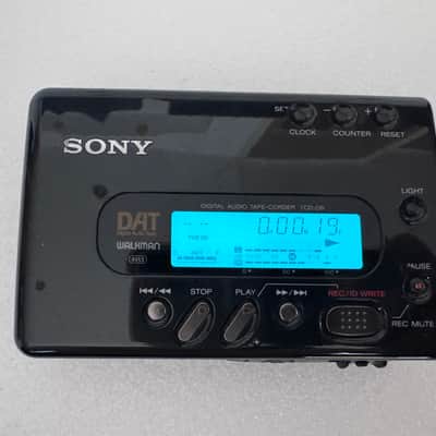 Sony TCD-D8 DAT Walkman 2000 - Excellent image 10