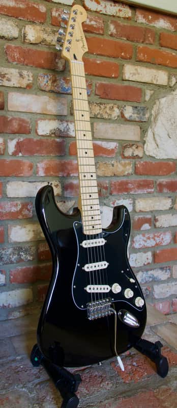 Fender Special Edition Standard Stratocaster Electric Guitar Black