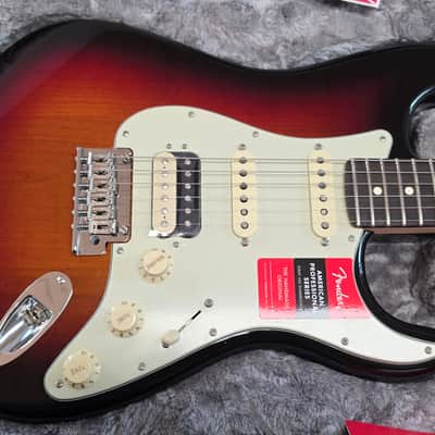 Fender American Professional Stratocaster 2018 BRAND NEW Time Capsule CASE QUEEN Ultra Luxe 2-Tone Sunburst USA Strat 60s vintage 4-bolt neck Investor Guitar image 10