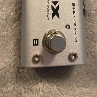 NuX Loop Core Deluxe Bundle - 24-Bit Looper Pedal w/ NMP-2 Dual Footswitch 2019 silver image 4