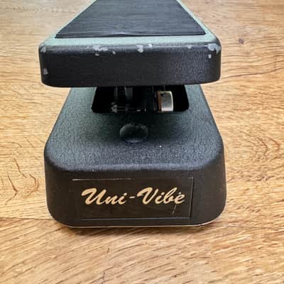 Dunlop UV-1 Uni-Vibe Chorus / Vibrato and foot controller pedal - Chrome image 8