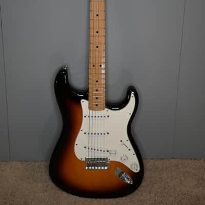 Fender Standard Stratocaster - MIM - 2002 - Sunburst - w/ Gig Bag image 2