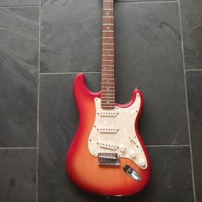 Fender 50th Anniversary American Deluxe Stratocaster 2004 - Sunburst image 1