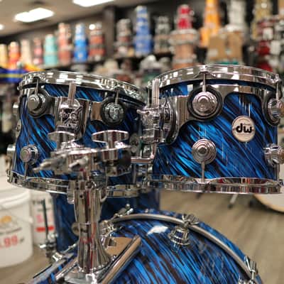 Pre-Owned DW Collector's Series 4-Piece Maple Shell Pack 10/12/16/22 (Twisted Blue Oyster) image 3