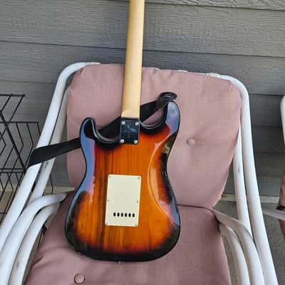 Sawtooth stratocaster 1990's - sunburst image 4