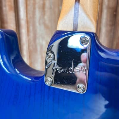 Fender Deluxe Players Stratocaster with Maple Fretboard 2019 - Sapphire Blue Transparent image 14