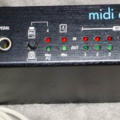MOTU MIDI Express XT 8x8 MIDI Interface Patchbay SMPTE Mac/Windows 16 Preset Excellent image 4