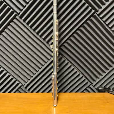 Yamaha 385II Intermediate Flute, Solid Silver Headjoint, In-Line Open-Hole, B-Foot - Used image 3