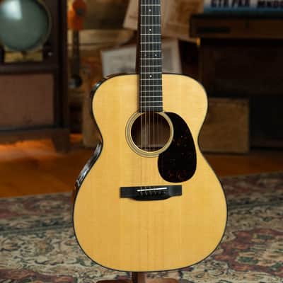 Martin OOO-18 Spruce/Mahogany OOO Acoustic Guitar #8901 image 2