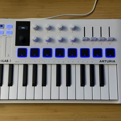 Arturia MiniLab MkII 25-Key MIDI Controller 2017 - Present - White