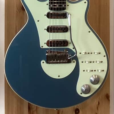 Brian May Special LE w Gig Bag 2019 - Windermere Blue image 2