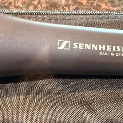 Sennheiser e835 Handheld Cardioid Dynamic Vocal Microphone Dark Grey w/ Clip, Bag & Wind Guard image 4