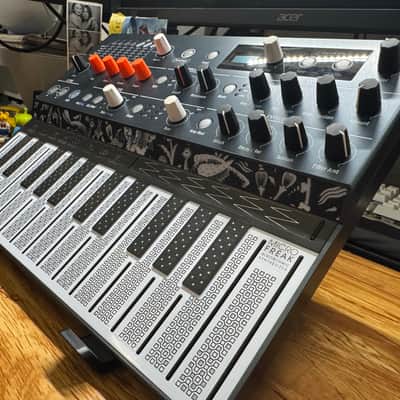 Arturia MicroFreak 25-Key Algorithmic Synthesizer 2019 - Present - Black image 3