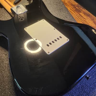 Squier Affinity Series Stratocaster 21-Fret with Rosewood Fretboard 2004 - Black image 20