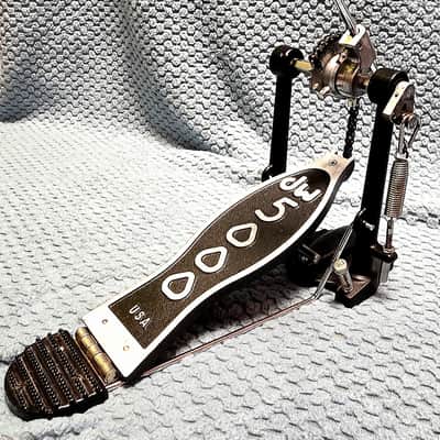 DW 5000 Series Single Bass Drum Pedal, With Irin Case, New DW Replacement Chain And Spring, In Packages image 3