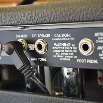 Fender "Custom" Vibrolux Reverb 40-Watt 2x10" Guitar Combo 1999 - Black image 13