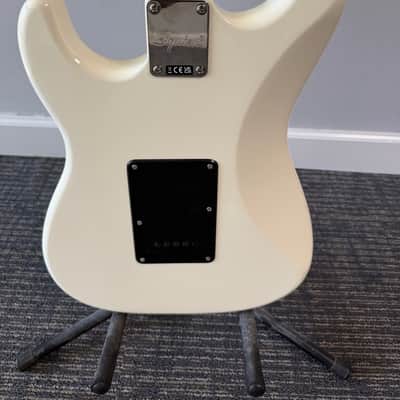 Squier Classic Vibe '60s Stratocaster Mid 2010 - Olympic White with the tort pickguard image 2