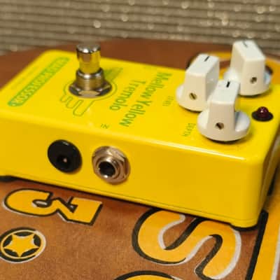 Mad Professor Mellow Yellow Tremolo 2010s - Yellow image 3