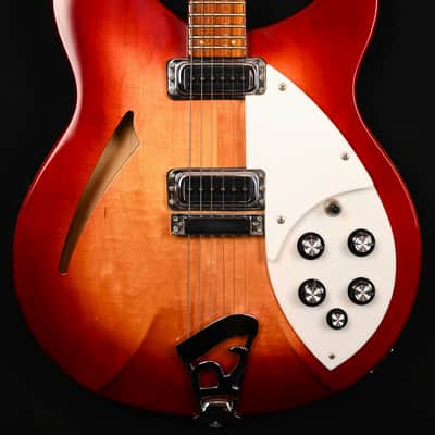 Rickenbacker Modell 330 from 1991 in Fire Glow with Case image 4