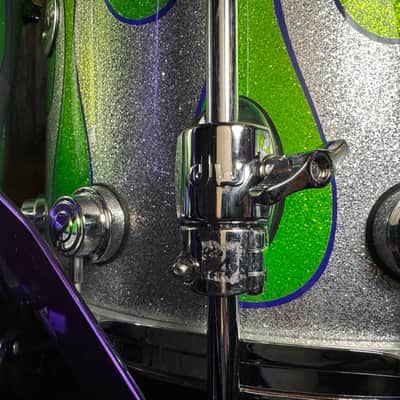 Rikki Rockett's Poison 2022 Stadium Tour DW 6-Piece Drum Set, Green/Silver Sparkle Flame. SIGNED! image 9