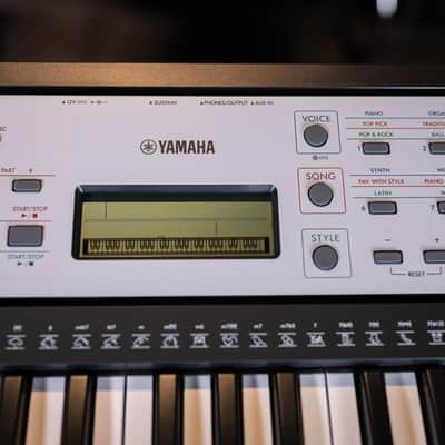 Yamaha YPT-270 61-key Portable Keyboard B-STOCK image 4
