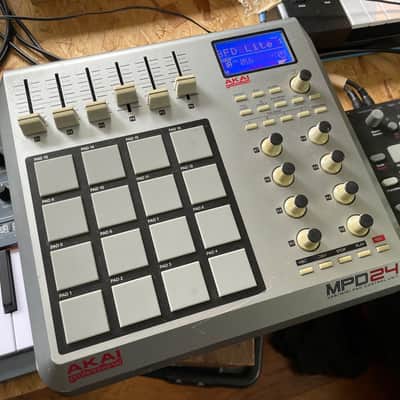 Akai MPD24 MIDI Controller  2010s - Silver