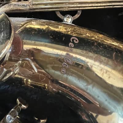 Alto Saxophone with case and mouthpiece image 4