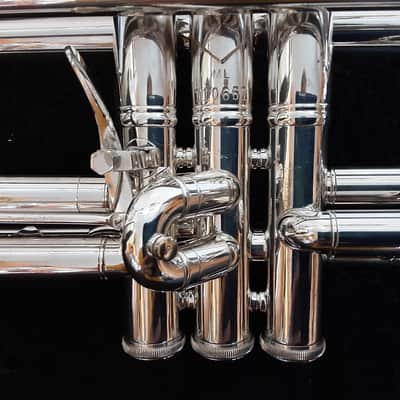 Bach Stradivarius Bb Trumpet 1975-1976 - Silver image 7