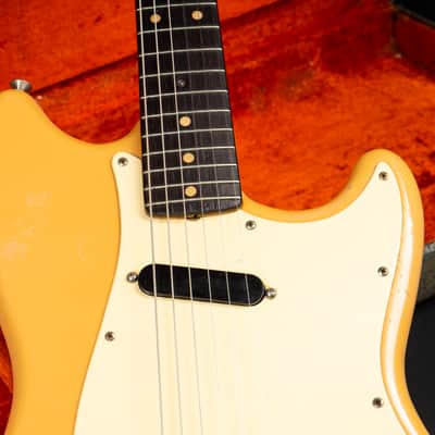 Fender Musicmaster 1961 - Tan/Desert Sand image 9