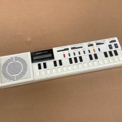 Casio VL-1 VL-Tone 29-Key Synthesizer Keyboard 1979 - 1984 - White