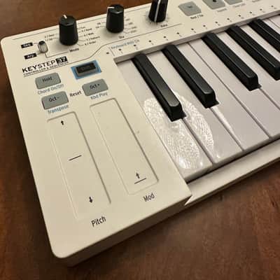 Arturia KeyStep 37 MIDI Controller 2021 - 2025 - White image 2
