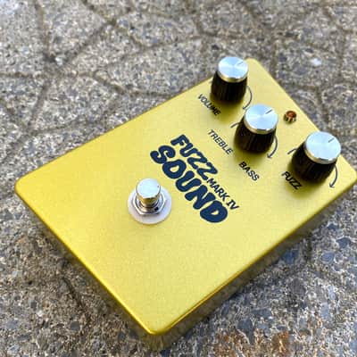 Spectre Electronics - Fuzz Sound MKIV Tone Bender OC140 Metallic Gold image 2