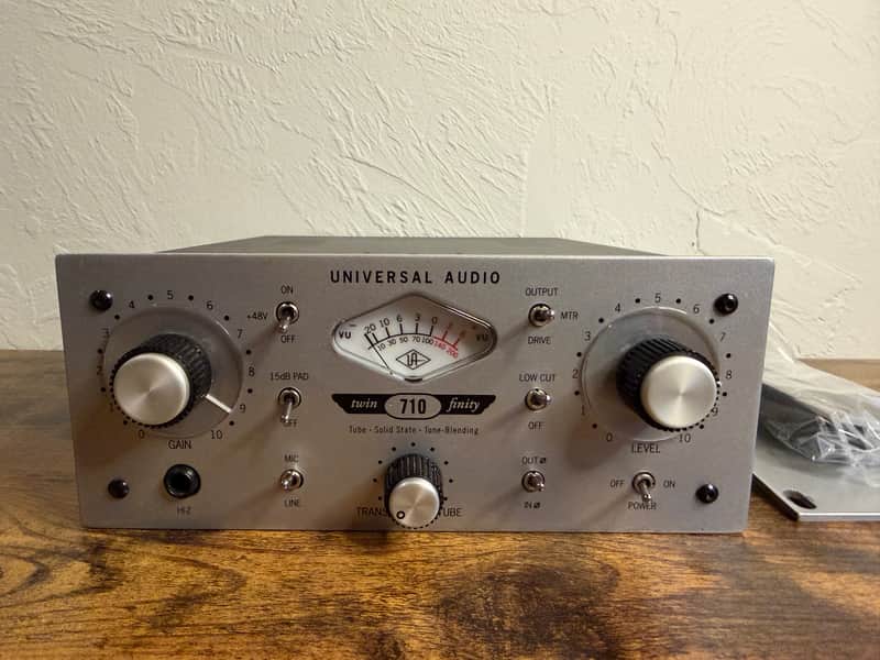 Universal Audio 710 Twin-Finity Microphone Preamp 2009 - Present - Silver image 1