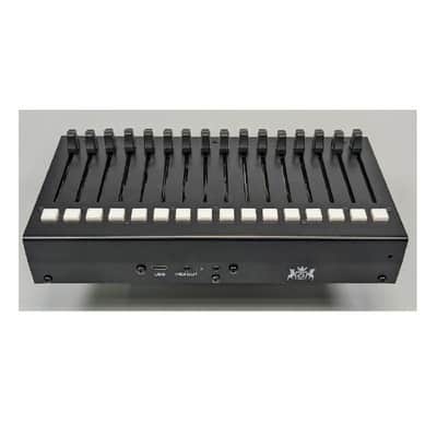 Michigan Synth Works XVI-M 16-Channel Desktop MIDI Control Surface (black) image 3