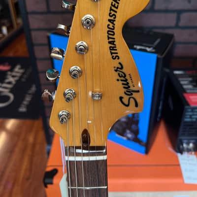 Squier Classic Vibe '70s Stratocaster HSS with Laurel Fretboard 2019 - Present - Walnut image 3