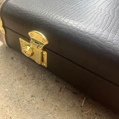 G&G Stratocaster/Telecaster case - Dark Brown Snakeskin, Light Brown accents, Gold Piping, and Hunter Green Interior image 11