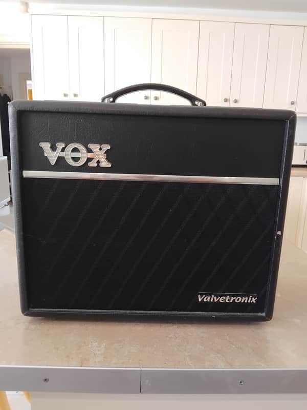 Vox Valvetronix VT20+ 30-Watt 1x8" Modeling Guitar Combo 2010 - 2015 - Black image 1