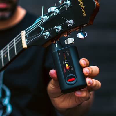 Roadie 4 | Smart Automatic Guitar Tuner, Metronome & String Winder image 4