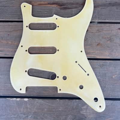 Real Life Relics Aged Cream 57 Stratocaster® Pickguard 8 Hole 1 Ply .060   [PGP3]