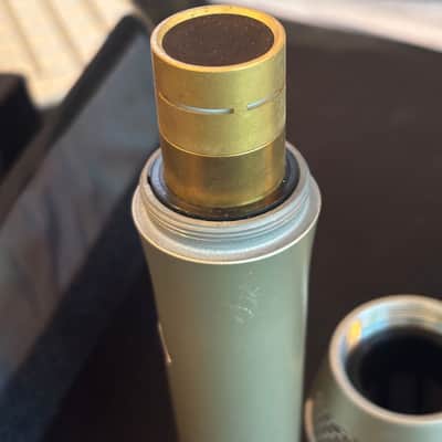 Neumann KMS 105 Handheld Supercardioid Condenser Microphone with case and clip image 8