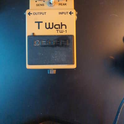 Boss TW-1 T Wah (Black Label) 1977 - 1989 - Yellow image 1