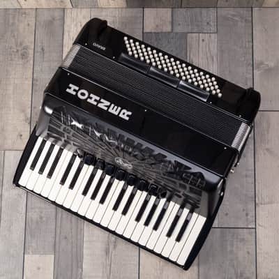 Hohner Bravo III Chromatic 80 Bass Piano Accordion Black + Bag, Straps image 3
