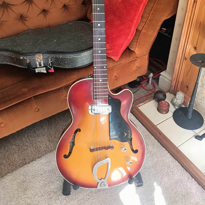 1960 Guild M-65 3/4 Freshman Sunburst