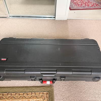 Roland JUNO-X 61-Key Synthesizer + Gator TSA Hard Case